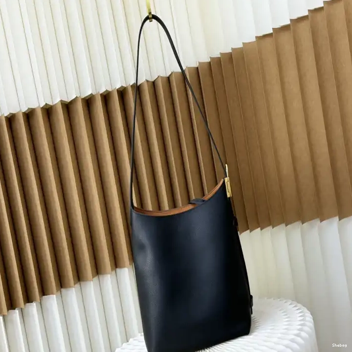 2408YA0078 Bags LV 0714
